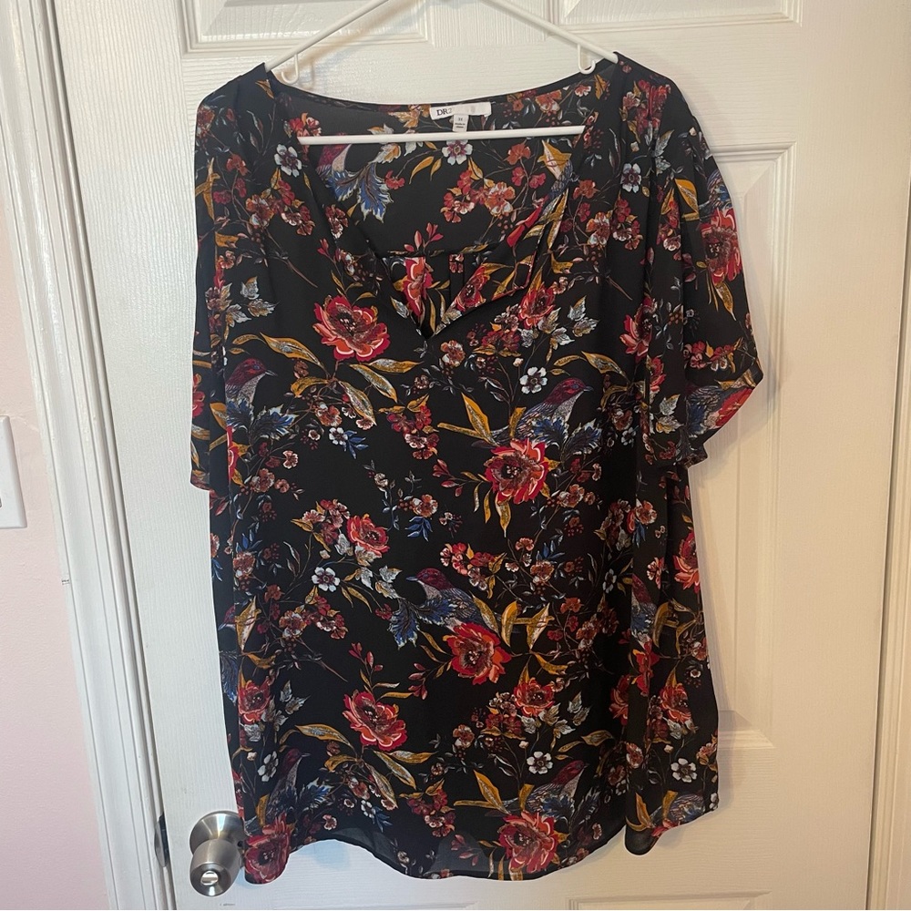 Short Sleeve V-Neck Floral Blouse